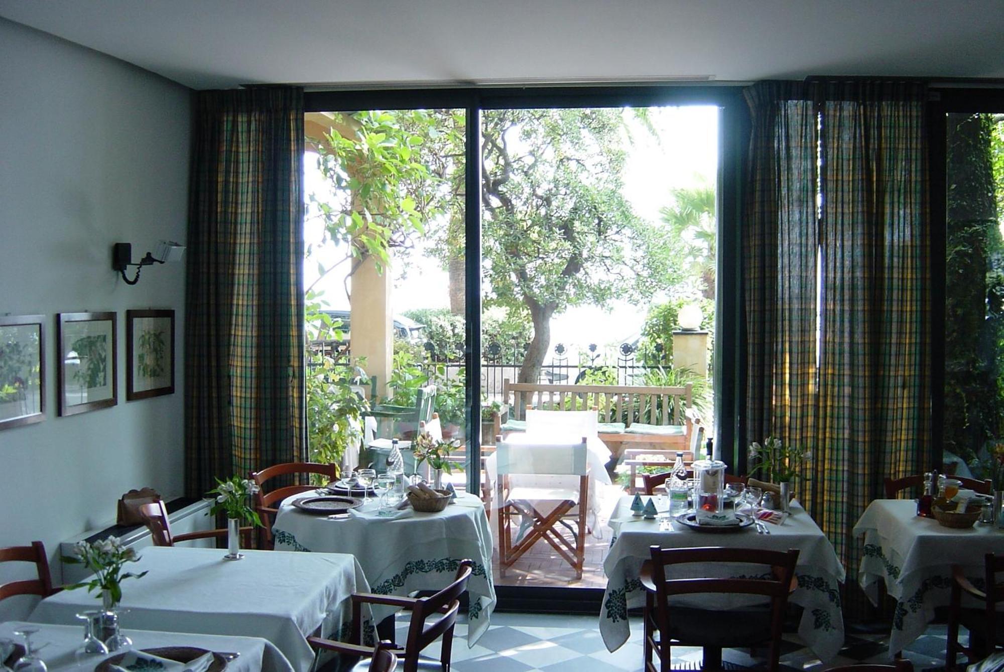Hotel Beau Rivage 3*